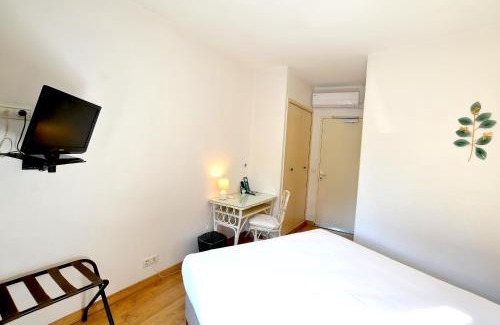 Revel Hotel | Logis Hôtels - Hôtel Restaurant du Midi