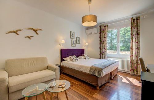 Monteux Hotel | Logis Hotel Le Blason de Provence