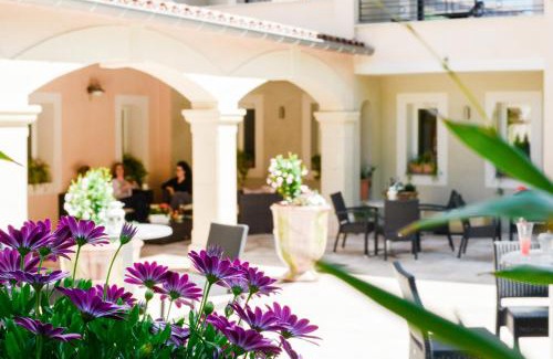 Anduze Hotel | Logis Hotel Restaurant La Porte des Cévennes
