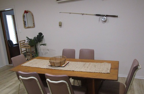 Melville House | Lolita Corner ~ short walk to the beach! OFF PEAK SPECIALS!