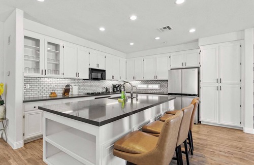 Loma Linda House | Loma Vista Retreat on Lugo Dr｜Cozy 5B｜Garage Access｜Pet Okay｜Instant Tour #42021