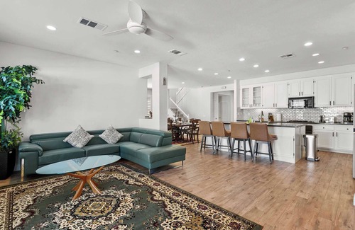 Loma Linda House | Loma Vista Retreat on Lugo Dr｜Cozy 5B｜Garage Access｜Pet Okay｜Instant Tour #42021