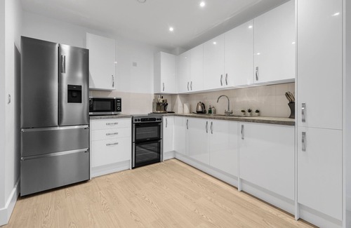 Bow Apartment | London - 1 Bed Apartment - Sleeps 2 - Long Stays