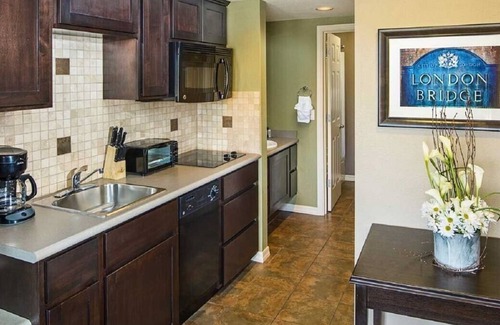 Lake Havasu City Resort | London Bridge Resort - Spacious 2 Bdrm W/Full Kitchen