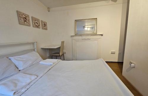 Lansbury House | London E14 Rooms