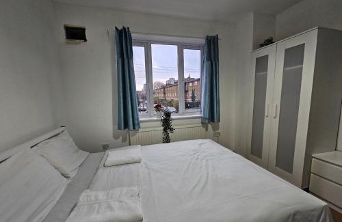 Lansbury House | London E14 Rooms