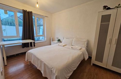 Lansbury House | London E14 Rooms