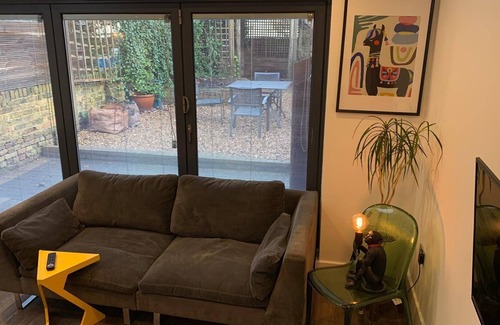 Brownswood Apartment | London Family Garden flat walking distance to Arsenal Stadium