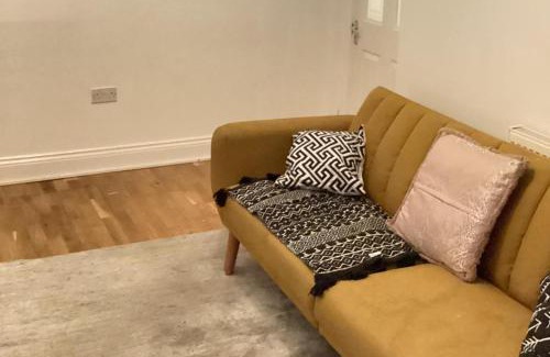 River House | London Heathway Bliss - Spacious 4-Bed House