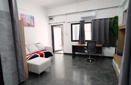 Karon House | London House Phuket