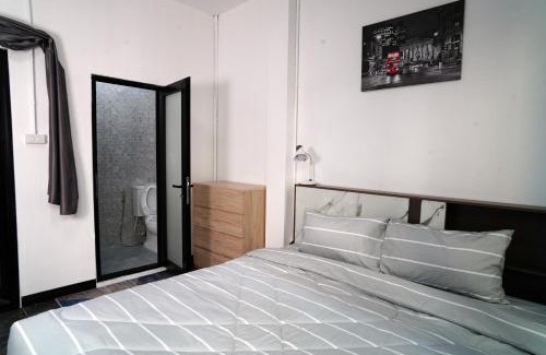 Karon House | London House Phuket
