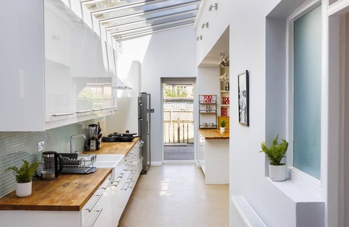 South Acton House | London House Sleeps 12 , Free Parking, WiFi