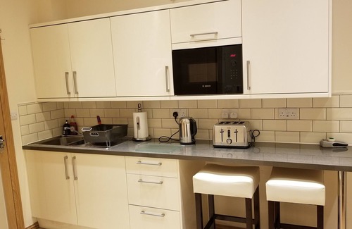 Clayhall Apartment | London Luxury Apartment 1 Bed Studio 1 min walk to Redbridge Tube Station
