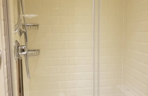 Clayhall Apartment | London Luxury Apartment 1 Bed Studio 1 min walk to Redbridge Tube Station