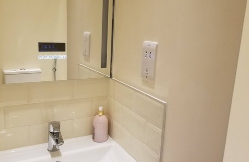 Clayhall Apartment | London Luxury Apartment 1 Bed Studio 1 min walk to Redbridge Tube Station