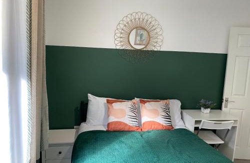 Alvaston Apartment | London Road Flats - Free WIFI, washing machine, smart TV, easy access to A50