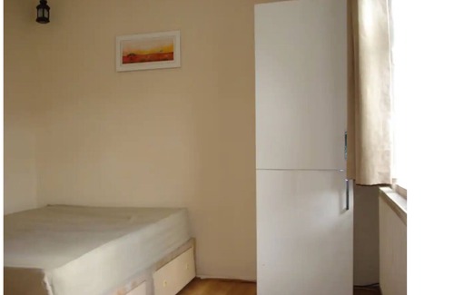 Stratford Bed & Breakfast | london smart Comfy Double for 4 to accommodate Near metro.