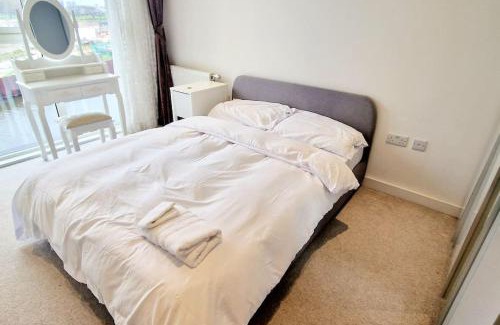 Bromley North Apartment | London - Stunning Riverside Apartment