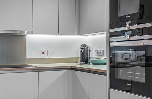 Golborne Apartment | Londwell, Heart of Notting Hill, Balcony Suite Luxury