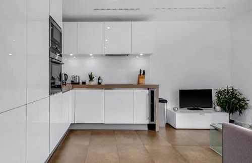 Angel Apartment | Londwell, Kings Cross & Pentonville Luxury Balcony Apartment