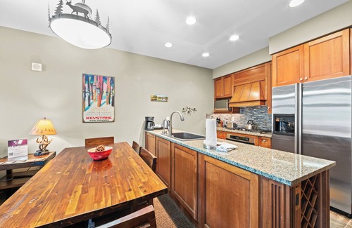 River Run Apartment | Lone Eagle #3029 by Summit County Mountain Retreats