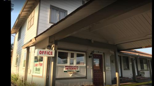 Garberville Hotel | Lone Pine Motel