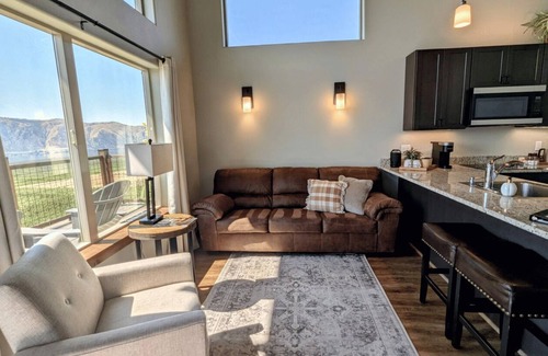 Brewster Cottage | Lone Point Cellars