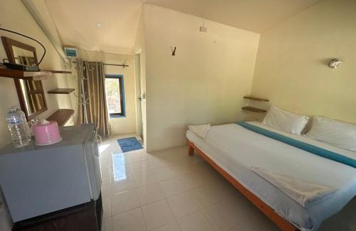 Ko Chang Hotel | Lonely beach complex titanic hotel in beach shopping street markets ในศูนการค้าติดทะเล