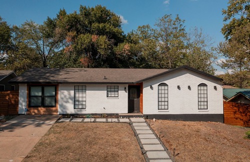 Parker Lane House | Lonestar - 4/2.5 newly renovated house with huge backyard and office