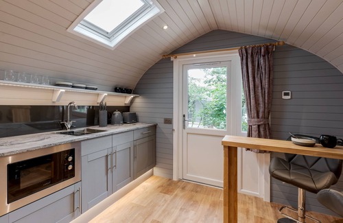Skipton Cabin | Long Ashes - Tether - a long ashes park that sleeps 2 guests in 1 bedroom