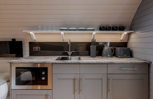 Skipton Cabin | Long Ashes - Tether - a long ashes park that sleeps 2 guests in 1 bedroom