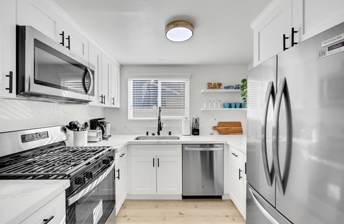 Eastside House | Long Beach Coastal Haven 5 min 2 Beach/downtown