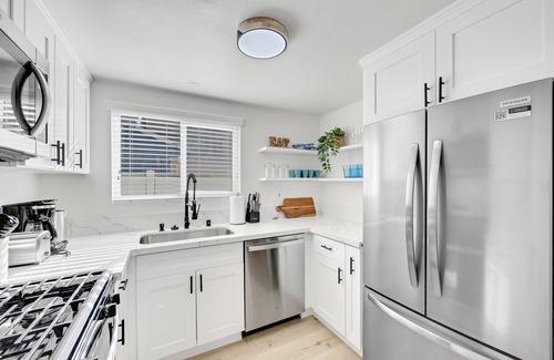 Eastside House | Long Beach Coastal Haven 5 min 2 Beach/downtown