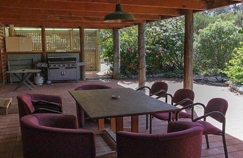 Lake Wangary House | Long Beach Eco-Lodge is the perfect property for nature lovers, with an abundance of wildlife birds, kangaroos and emus, as well as bush and sea views