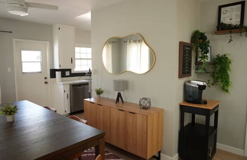 Harbor House | Long Beach Getaway – Relax & Unwind with Hot Tub Jacuzzi