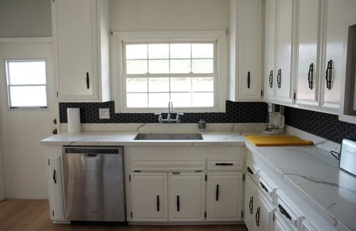 Harbor House | Long Beach Getaway – Relax & Unwind with Hot Tub Jacuzzi