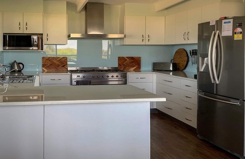 Lake Wangary House | Long Beach House is located in a quiet location with great views and beautiful sunsets