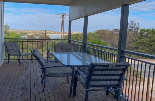 Lake Wangary House | Long Beach House is located in a quiet location with great views and beautiful sunsets