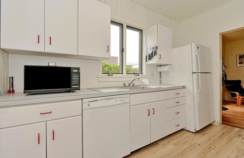 Gloucester House | Long Beach House: Large, comfortable home just 285 ft from the white sands!