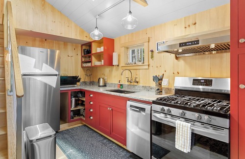 Saint George Cottage | Long Cove Retreat | Two Cottages, 3BR/2BA, Sleeps 8, Shoreline & Fire Pit
