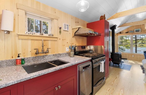 Saint George Cottage | Long Cove Retreat | Two Cottages, 3BR/2BA, Sleeps 8, Shoreline & Fire Pit