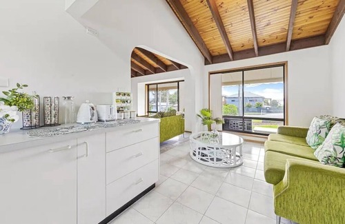 Long Jetty House | Long Jetty | Waterfront Guest House