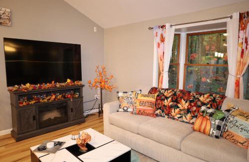 Long Pond House | Long pond, Pocono pines quiet & cozy!Kalahari 8mins