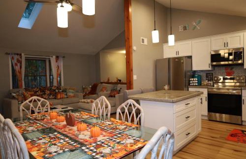 Long Pond House | Long pond, Pocono pines quiet & cozy!Kalahari 8mins