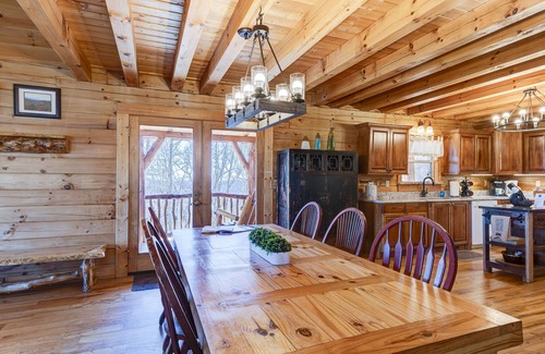 Black Mountain Cabin | LONG RANGE VIEWS/HOT TUB/FIREPLACE/GAME ROOM/CREEK/TRAILS