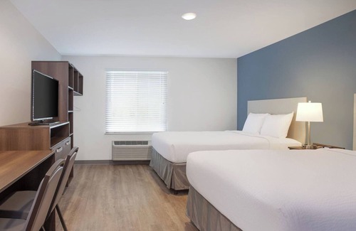 Newnan Hotel | Long-Stay Comfort in a Generous 2 Room w/Cooking Facilities & Cozy Work Desk