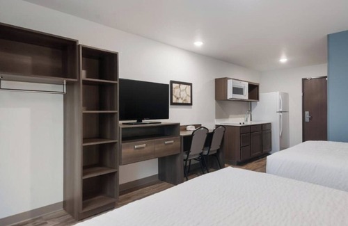 Newnan Hotel | Long-Stay Comfort in a Generous 2 Room w/Cooking Facilities & Cozy Work Desk