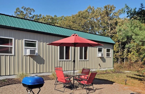 Babcock Cabin | Longcrow Inn, the cozy cabin in the woods PET FRIENDLY