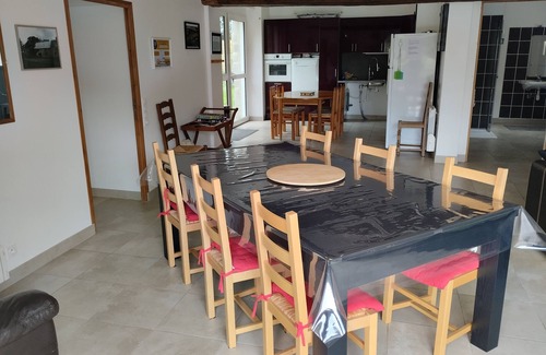 Ambon House | Longère PMR in dead-end enclosed garden. 15 minutes from the beaches and Golf du Morbihan