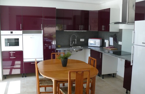 Ambon House | Longère PMR in dead-end enclosed garden. 15 minutes from the beaches and Golf du Morbihan